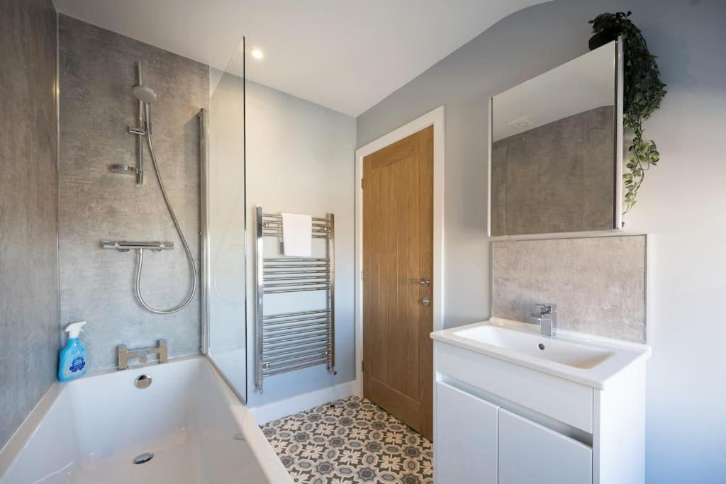 The Lettered Board Apartments Pickering Esterno foto