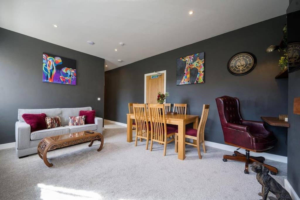 The Lettered Board Apartments Pickering Esterno foto